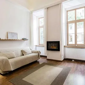  Apartment Liszt